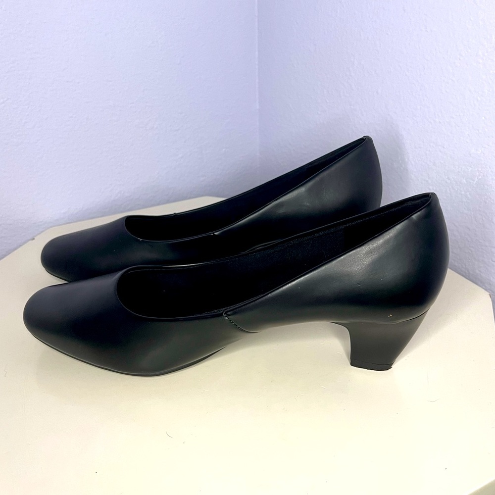 Janis comfort black pumps